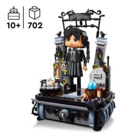 Lego Figura Miércoles Addams 76780 Coleccionable Articulado con Accesorios y Cosa