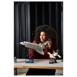 LEGO Creator Expert NASA Spaceshuttle Discovery - Set de construcción 2354 piezas, Maqueta del Transbordador Espacial, para adultos y fans