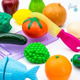 Tachan Maletín con Alimentos para Cortar Juguete de Imitación con 33 Piezas y Tabla de Cortar para Niños +18 Meses