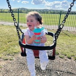 Nuby NUB0048526890446 Botellas de agua Incredible Gulp, paquete de 2, 360 ml, diseño fresas