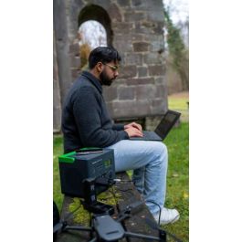 APC PPS330-GR Estación de Energía Portátil 332Wh Ión de Litio, Onda Sinusoidal Pura, 2 Salidas AC Schuko