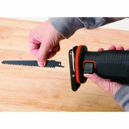 Black + Decker Sierra de Sable Inalámbrica 18V con 1 Batería 1,5Ah, Recorrido 22mm, Hoja 15cm
