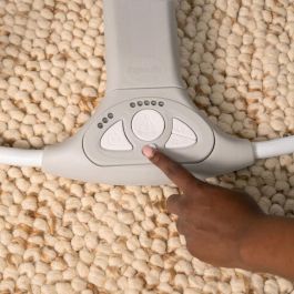 Ingenuity ING74451169258 Swing 'n Go Columpio Portátil con Arco de Actividades Extraíble de Madera Sostenible y 5 Velocidades para Niños