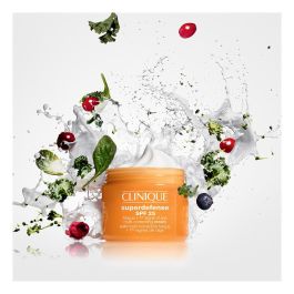 Clinique SUPERDEFENSE SPF25 multi-correcting cream I/II Crema Facial Antifatiga, Primeros Signos de Envejecimiento, Hidratante con SPF25 - 50 ml