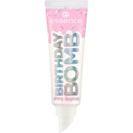 Essence Brillo de Labios BIRTHDAY BOMB #01-Cake My Day Lechoso Translúcido con Destellos Rosas Aroma Pastel 10 ml