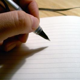 Cuaderno Moleskine Clasico Tapa Dura 13X21 240H 70Gr. Horizontal Con Goma Negra