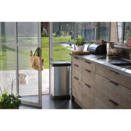 Curver Cubo de Basura con Pedal de 50L, Aspecto Metálico, Plástico Reciclado