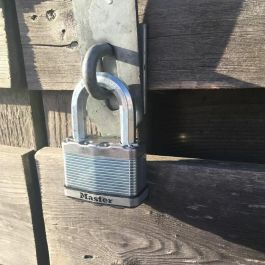 Master Lock Juego de 3 candados M5eurtrilf - Muy Alta Seguridad - Acero Templado - Uso Exterior