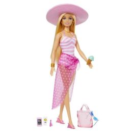 Barbie Hpl73 Muñeca The Movie Día de Playa en Malibú, Rubia, con Traje de Baño Rosa Veraniego y Accesorios. Precio: 18.49999976. SKU: B1BTWKZCT3