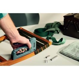 Grapadora de pared - RAPID - R53 - 90 % plástico reciclado - Ergonómica - Fabricada en Suecia Grapadora de pared - RAPID - R53 - 90 % plástico reciclado - Ergonómica - Fabricada en Suecia