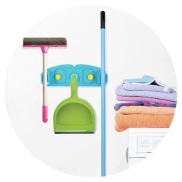 Je cherche une Idee Colgador Escoba Adhesivo con 2 Ranuras y Gancho, Colores Surtidos, 30x4,5x10 cm