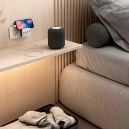 Adaptador 3 usb a + 1 usb c 16 a con soporte para smartphone Adaptador 3 usb a + 1 usb c 16 a con soporte para smartphone