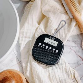 Adler Radio Portátil FM AD 1912 Resistente al Agua IPX4 con Reloj y Alarma, 9 x 9 x 2,5 cm