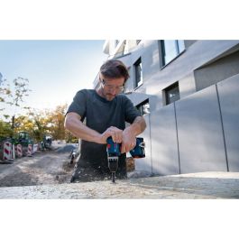 Bosch Professional BOS4059952635705 Taladro Percutor GSB 18V-45 18V con 2 baterías 2.0 Ah, cargador GAL 18V-20, maletín L-Case y 82 accesorios. Bosch Professional BOS4059952635705 Taladro Percutor GSB 18V-45 18V con 2 baterías 2.0 Ah, cargador GAL 18V-20, maletín L-Case y 82 accesorios.