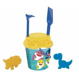 Cubo de playa tiburones con pala,rastrillo,cedazo y 2 figuras 18 cm diametro. Precio: 4.49999968. SKU: B1K78JXQKT