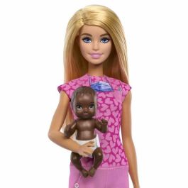 Barbie Set de Juego Pediatra con Bebé, Muebles y 4 Accesorios Médicos para Niños de 3 Años+ Barbie Set de Juego Pediatra con Bebé, Muebles y 4 Accesorios Médicos para Niños de 3 Años+