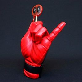 DIAMOND SELECT Estatua Heroic Hands Deadpool Marvel 26cm