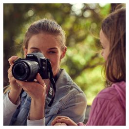 Canon EOS 250D Kit Cámara Réflex Digital + Objetivo EF-S 18-55mm IS STM, 24.1MP, Sensor APS-C, 4K, Pantalla Táctil Variable, Wi-Fi, Negro