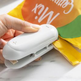 Selladora de Bolsas con Cúter y Colgador Baseyl InnovaGoods Selladora de Bolsas con Cúter y Colgador Baseyl InnovaGoods