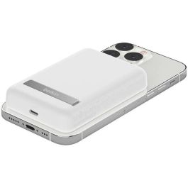 Belkin Cargador Inalámbrico Power Bank 5000 mAh con USB-C, Carga Inalámbrica 7.5W, Compatible con iPhone, Diseño Compacto y Ligero - Blanco