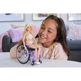 Barbie Muñeca rubia en silla de ruedas con 22 puntos de articulación para niños 3+ años