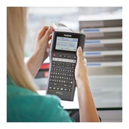 Brother Etiquetadora PT-H500 QWERTY, Conectividad Alámbrica, 30 mm/s, Negro