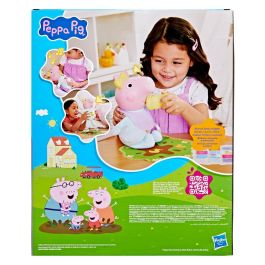 Hasbro G1637 Muñeca interactiva Peppa Pig Gruñidos y Abrazos Evie con más de 20 sonidos, chupete, biberón y accesorios
