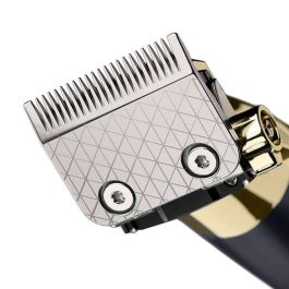 Babyliss Cortapelos inalámbrico con cuchillas de acero japonés, 10 peines guía y mango de metal Babyliss Cortapelos inalámbrico con cuchillas de acero japonés, 10 peines guía y mango de metal