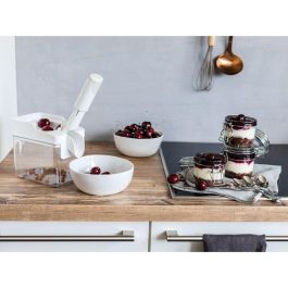Leifheit 37211 Deshuesador de Cerezas Cherrymat - Separación Limpia, Rápida y Fácil - Procesa hasta 15 kg - Blanco