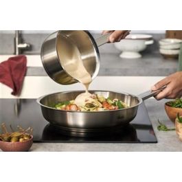 Fissler Sartén Profi Original 24cm, Apto para Inducción y Horno hasta 230°C, con Borde de Vertido y Escala - 08447824100/0