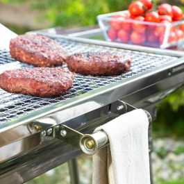 Pack Barbacoa Plegable de Acero Inoxidable para Carbón y Encendedor Eléctrico Recargable y Flexible InnovaGoods