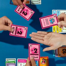 Monopoly G2975 Juego de Cartas Deal Edición Disney Stitch para 2-5 Jugadores +8 Años