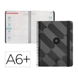 Antartik Agenda Espiral Colección Pattern A6+ 2025 Semana Vista Negro, Papel 80gr, Tapa Cartón Forrado Soft Touch, Pegatinas