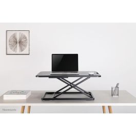 Neomounts NS-WS050BLACK Puesto de trabajo de pie/sentado de escritorio, soporte de monitor ergonómico negro, carga máxima 8 kg
