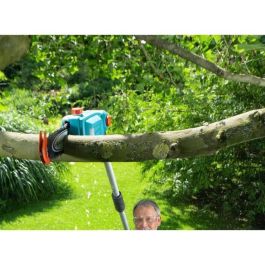 GARDENA TCS 20 / 18V P4A Podadora de Pértiga con Batería 18V 2.5Ah y Cargador, Cabezal Giratorio, Alcance 4m, Guía 20cm GARDENA TCS 20 / 18V P4A Podadora de Pértiga con Batería 18V 2.5Ah y Cargador, Cabezal Giratorio, Alcance 4m, Guía 20cm