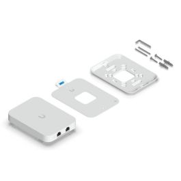 Ubiquiti AP WiFi 7 Montaje Pared, 4 Spatial Streams, 115 m2, 3x 2.5 GbE RJ45 PoE, Switch Integrado para Hostelería