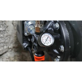 Gardena Grupo de Presión 3700/4 - 3700l/h, 800W, 4.1 bar, Depósito 19L, Manómetro