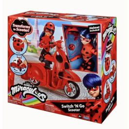 Bandai P50668 Scooter Miraculous Switch'n Go Ladybug Lucky Charm Muñeca articulada 26 cm