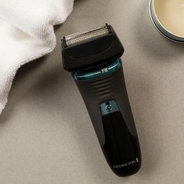 Remington Shaver F8 Ultimate Series XF8705 - Afeitadora Eléctrica para Hombre Inalámbrica Recargable