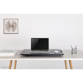 Neomounts NS-WS050BLACK Puesto de trabajo de pie/sentado de escritorio, soporte de monitor ergonómico negro, carga máxima 8 kg