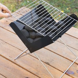 Mini Barbacoa Plegable Portátil para Carbón Foldecue InnovaGoods