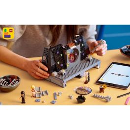 LEGO 76781 Set de Construcción Wednesday: El Dormitorio de Miércoles y Enid, Incluye 4 Minifiguras, Temática Nevermore