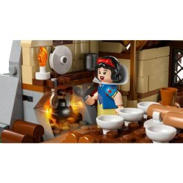 LEGO 43242 Disney La Cabaña de Blancanieves y los Siete Enanitos Set de Construcción