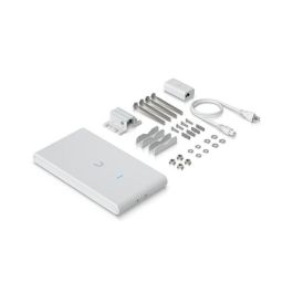 Ubiquiti Wi-Fi 6 AP con 4 flujos espaciales, 2x GbE RJ45, PoE, IPX6, carcasa estabilizada UV