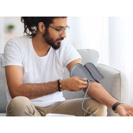 GRUNDIG Tensiómetro de Brazo Digital para Presión Arterial - Monitor de Muñeca, Detección de Arritmia, Pantalla Grande, Brazalete Ajustable, Memoria para 2 Usuarios