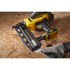 Stanley Fatmax SFMCN616B-XJ Clavadora de acabado inalámbrica 18V - Clavos de 25 a 64 mm - Batería no incluida