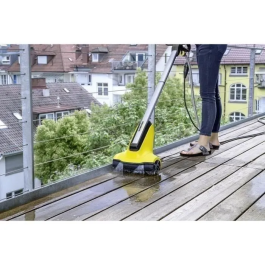 Karcher Limpiador de Patio PCL 4 con Cepillos Eléctricos para Suciedad y Rociadores de Agua