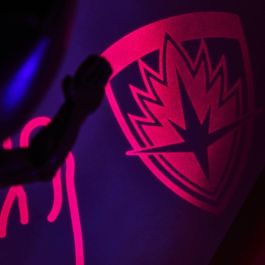 Wow! Pod Figura Marvel Groot con Sensor de Movimiento y Luz