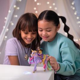Muñeca sophia 11 cm con unicornio wildstar con luces. 12 cm. incluye silla de montar desmontable. Muñeca sophia 11 cm con unicornio wildstar con luces. 12 cm. incluye silla de montar desmontable.