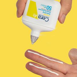 CeraVe Fluido Solar Hidratante Invisible SPF50 50 ml | Protector Facial con Ceramidas, Textura Ligera y Protección UVA/UVB | Para Todo Tipo de Piel
